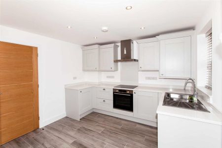 2 bedroom townhouse to rent - Photo 2