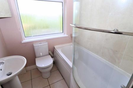 3 bedroom detached house to rent - Photo 5