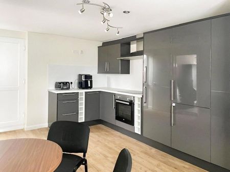 1 bedroom in a house share to rent - Photo 4