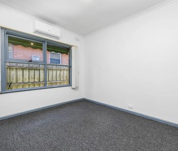 Updated and Low-Maintenance Living in a Prime Lalor Location - Photo 2