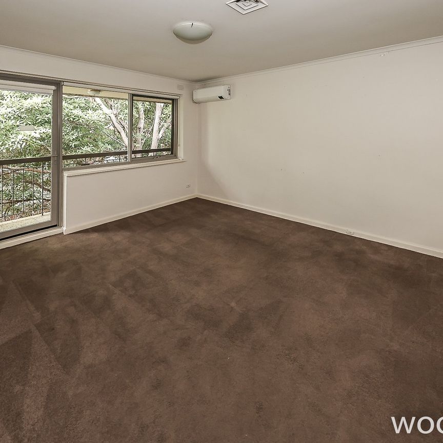 Spacious 2-bedroom apartment in prime location - Photo 1