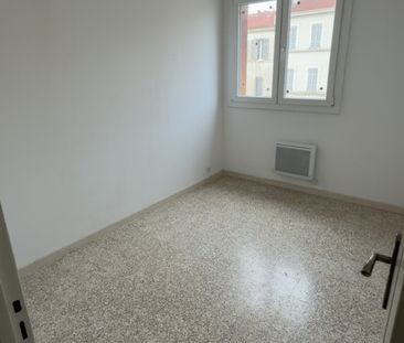 Location Appartement 4 pièces 65m² MARSEILLE 15ème - Photo 5