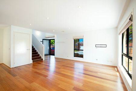 Stunning 2 Storey Townhouse - Photo 5