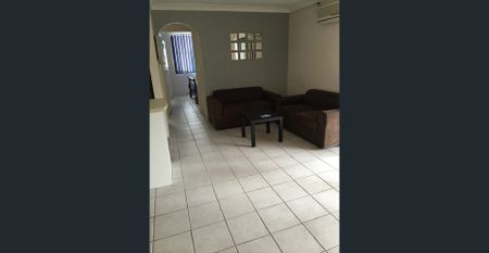 Prime Surfers Paradise Location – Air-Conditioned 1-Bedroom Unit - Photo 2