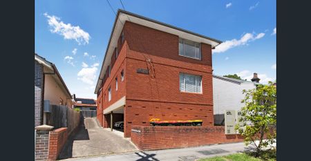 Freshly updated two-bedroom apartment in prime Leichhardt location - Photo 5