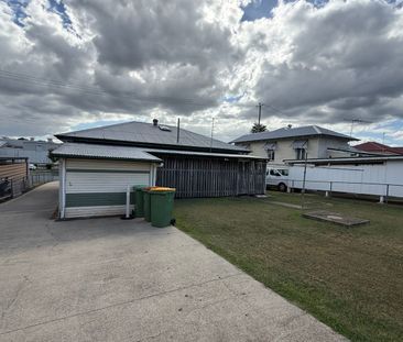 Characteristic Family Home! - Photo 5