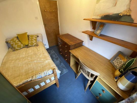 1 bedroom in a house share to rent - Photo 1