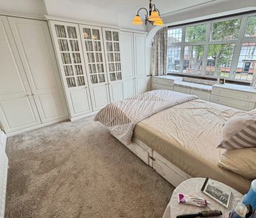 Gaynes Park Road, Upminster, RM14 - Photo 5