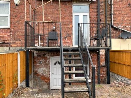 1 bedroom in a house share to rent - Photo 4