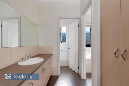 WELL-PRESENTED HOME IN AN IDEAL LOCATION - Photo 5