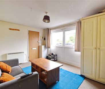 Cairns Road, Bristol - Photo 2