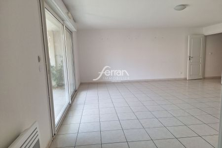 Location Appartement 3 pièces 73m² DRAGUIGNAN 83300 - Photo 4