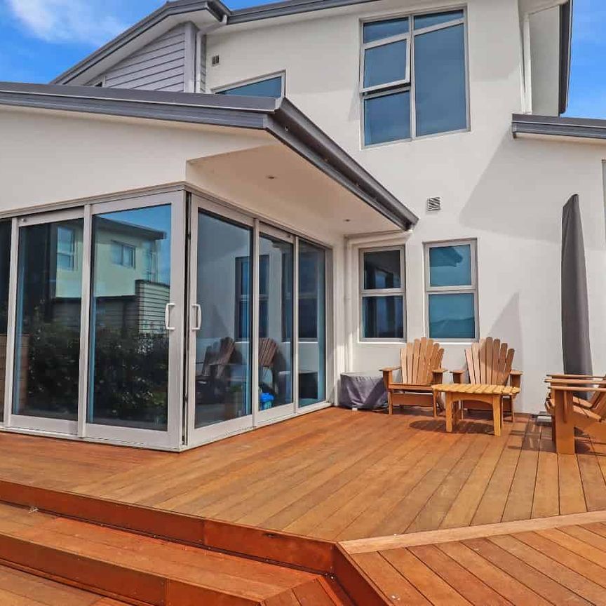 Immaculately presented executive four-bedroom family home - Photo 1