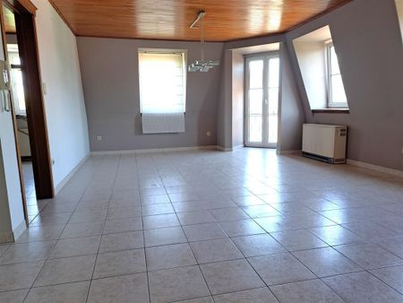 Appartement met 2 slaapkamers, in het rustige Eksaarde, met zicht op het dorpsplein. - Photo 4
