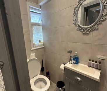 Ground Floor self contained studio flat ideal for couple- 1200 pcm ... - Photo 2