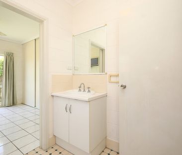 Edmonton Home on a Budget - Big Kitchen - Solar - Side Access - Photo 6