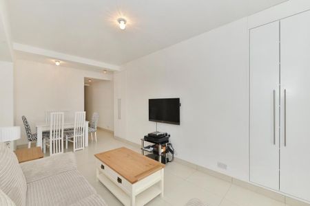 2 bedroom property to let - Photo 2