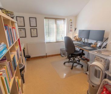 4 bedroom semi-detached house to rent - Photo 5