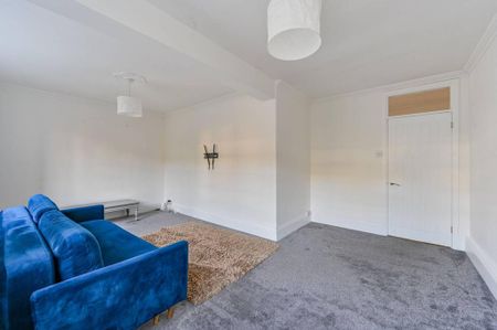 3 bedroom flat to rent - Photo 2