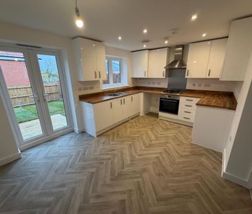 3 bedroom semi-detached house to rent - Photo 3