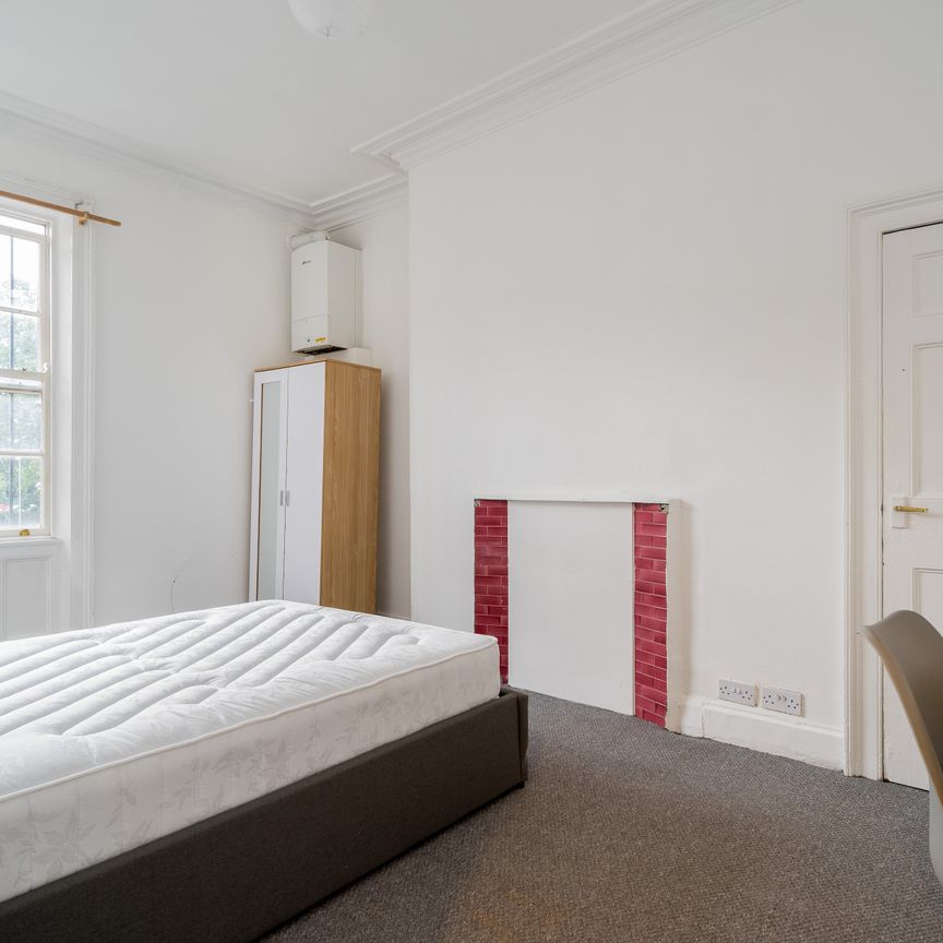 Flat 1, 16 Clarendon Road, LS2 9NN, Leeds - Photo 1