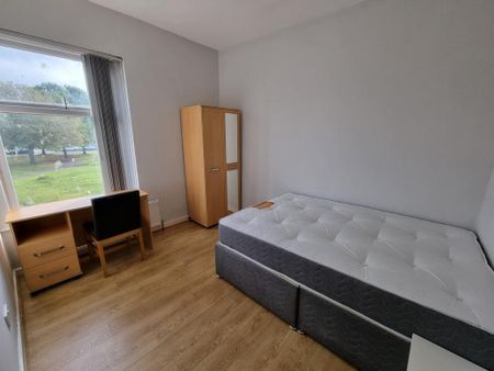 4 bedroom terraced house to rent - Photo 5