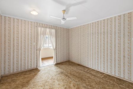 Spacious Queenslander with Sleepouts, Huge Shed & Prime Location - Photo 5