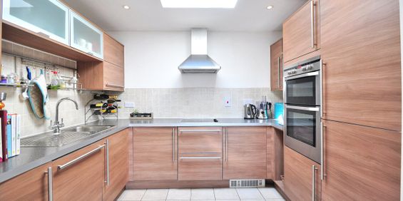 Pavilions, Windsor Pavilions, Windsor - Photo 3