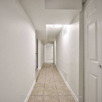 Very spacious affordable unit high ceilings + den! - Photo 1