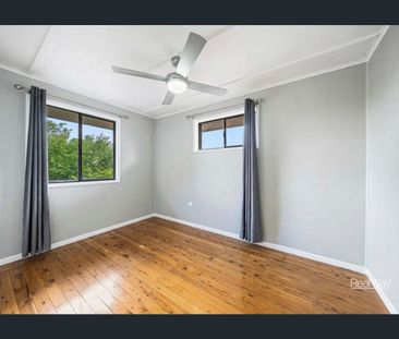 Four Bedroom Family Home With Spacious Backyard - Photo 3