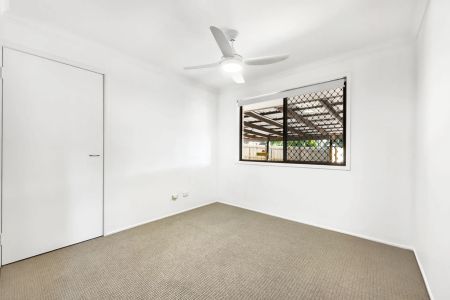 2 Street Frontage - Spacious Home - Photo 5