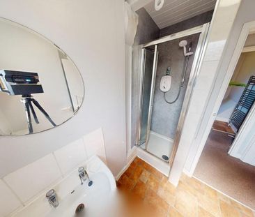 4 bedroom apartment to rent - Photo 5