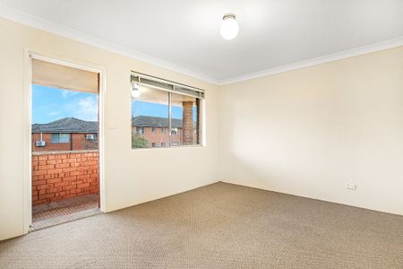 Spacious Two Bedroom Apartment In The Heart Of Lakemba - Photo 2