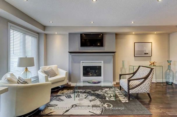 Condo Townhouse For Lease | W9256185 - Photo 1