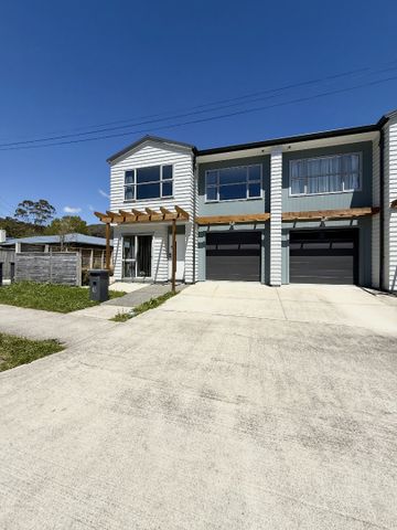 3 bedroom home in Lower Hutt - Photo 2