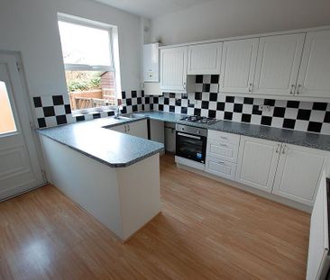 2 bedroom end of terrace house to rent - Photo 6