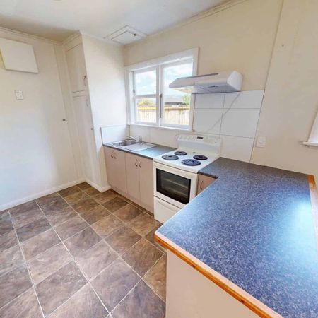 Levin - 3 Bedrooms - Photo 3