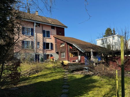 Charmante Dachwohnung mit grossem Gartenanteil - Foto 3