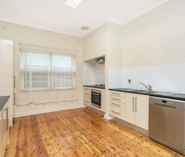 Well maintained four bedroom generous family living - Photo 2