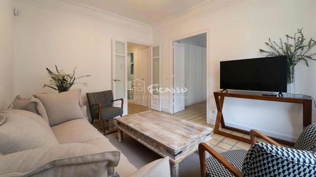 Piso de alquiler en Del Pes de la Palla, El Raval - Photo 1