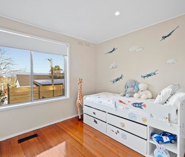 4 Summit Cres, Ringwood North VIC 3134 - House For Rent | Domain - Photo 4