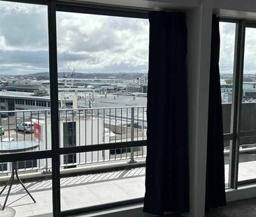 Stylish Apartment With Cityscape And Sea Views! - Photo 5