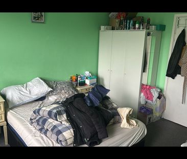 3 Bed Flat, Maple Court, SM4 - Photo 3