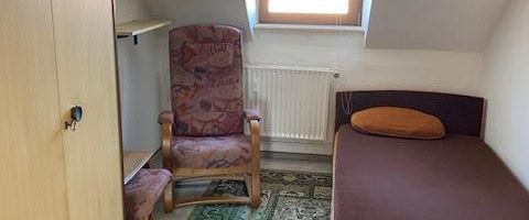 Kleine möblierte Wohnung, nur an Pendler/Wochenendheimfahrer - Photo 1