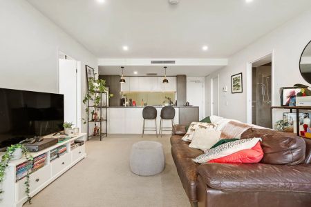 Modern Two Bedroom Apartment in Convenient Location - Photo 5