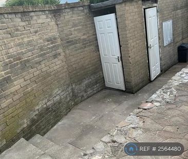 5 bedroom end of terrace house to rent - Photo 1