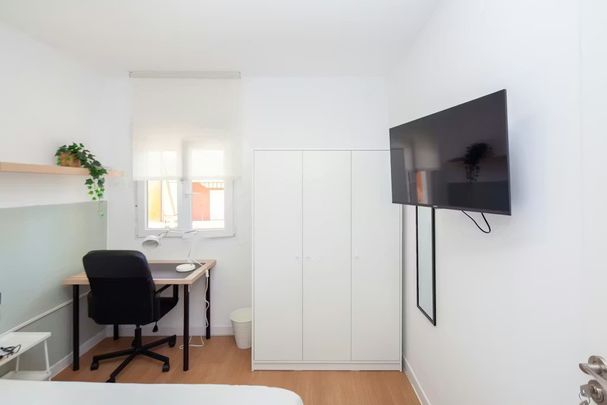 Carrer de lOrient, Valencia, Valencian Community 46004 - Photo 1