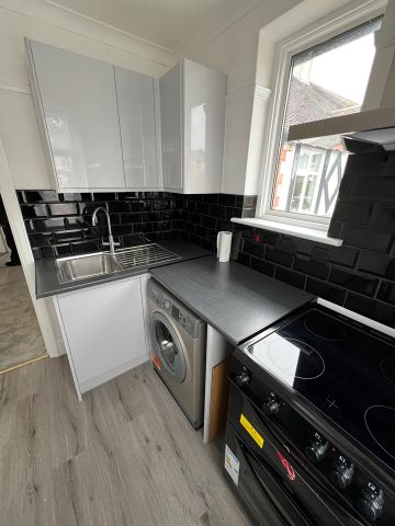 2 Bed Flat, London, N12 - Photo 5