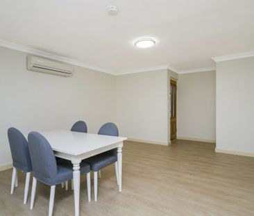 Delightful Villa in Prime Location - Photo 2