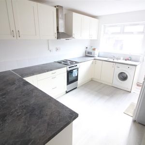 Deepwell Close, Isleworth - Photo 2